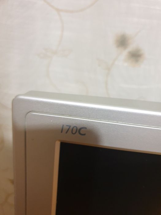 Продавам монитор