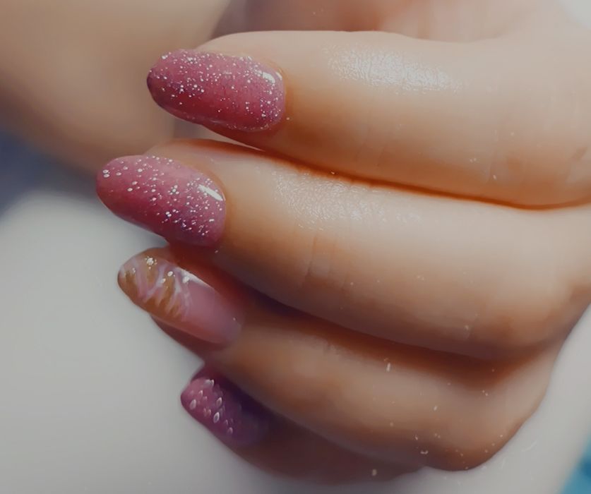 Мастер по маникюру и педикюру.