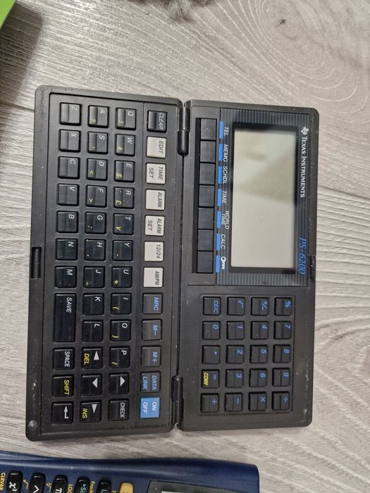 Lot 9 calculatoare stiintifice Texas Instrument si Casio