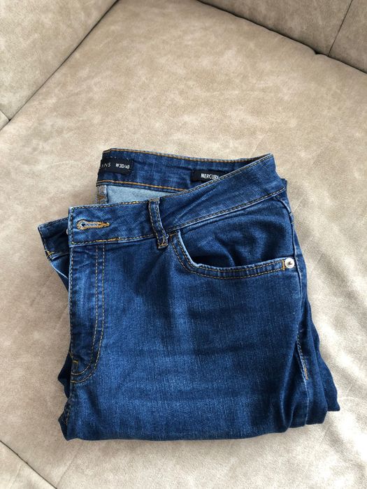 Дънки в тъмно синьо