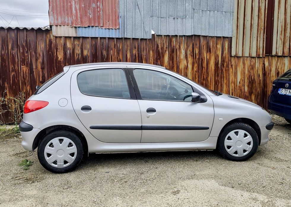 Peugeot 206, inmatriculat,stare bună, consum mic -2800 lei lei