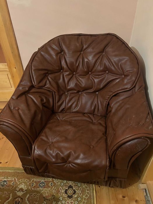 Vand canapea extensibila cu 2 fotolii model deosebit