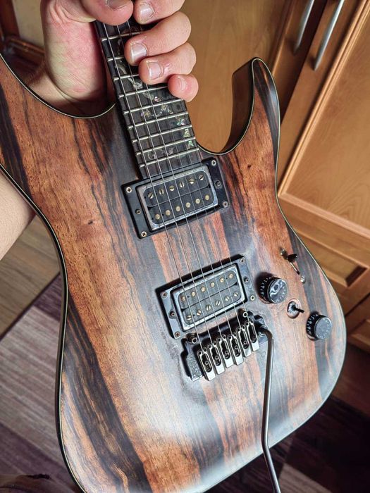 Schecter diamond - електрическа китара