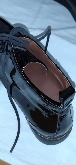 Ботинки кожаные, лаковые, размер 35.