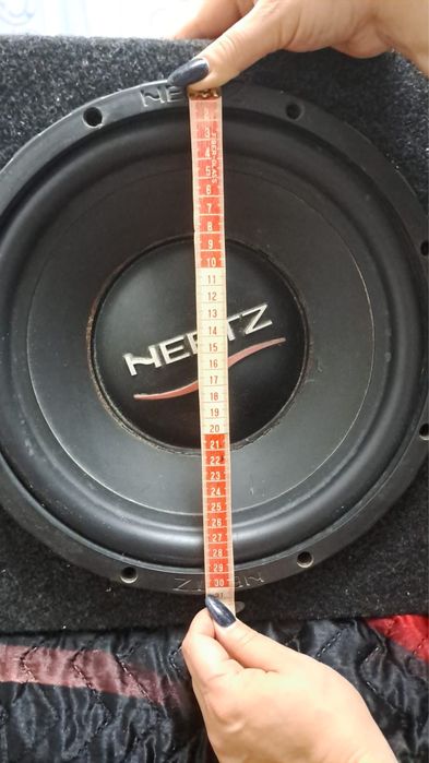 Продам саб с усилителем Hertz