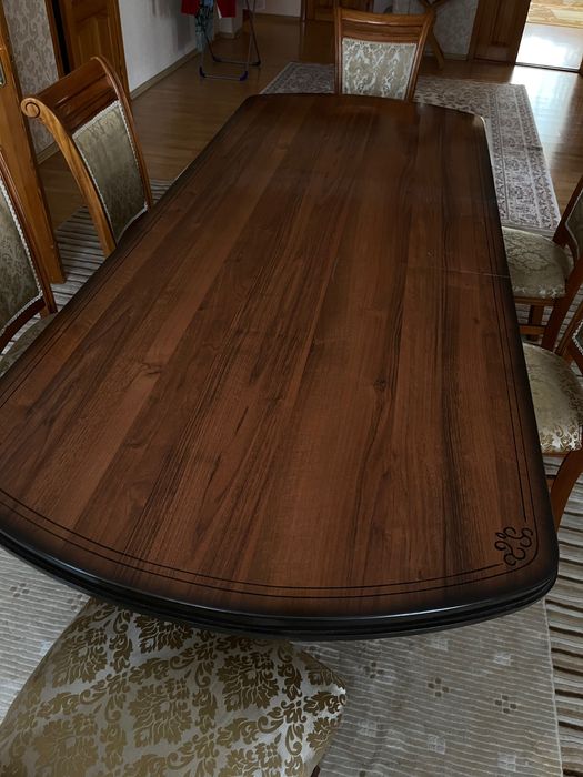 Стол для гостиной