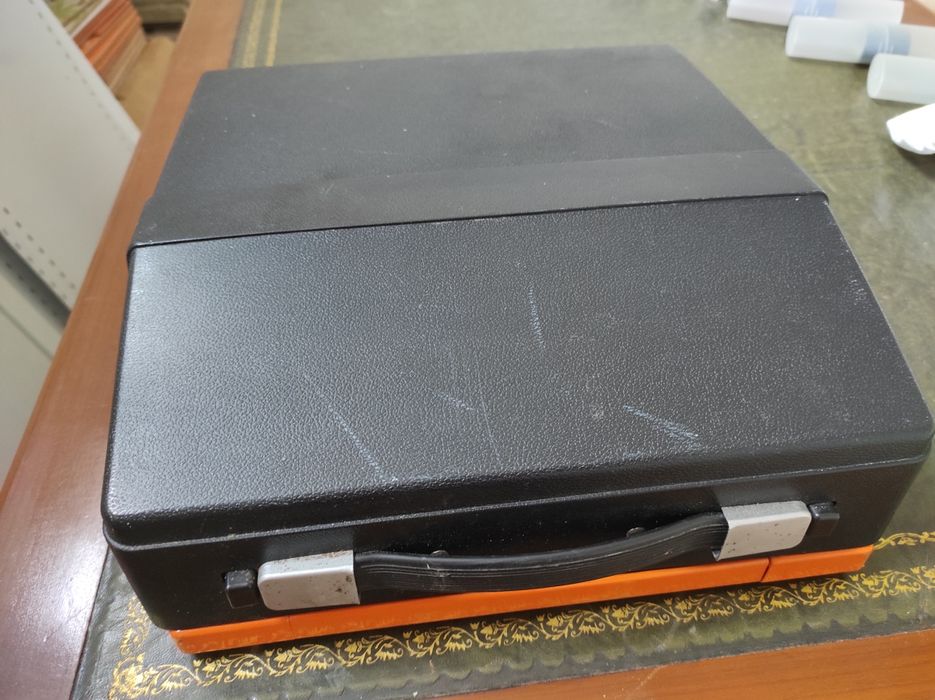 Пишеща машина Silver Reed 200