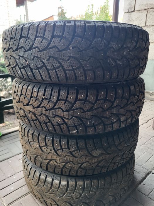 Продам комплект зимних шин