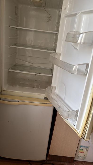 Продам газовую плиту и холодильник