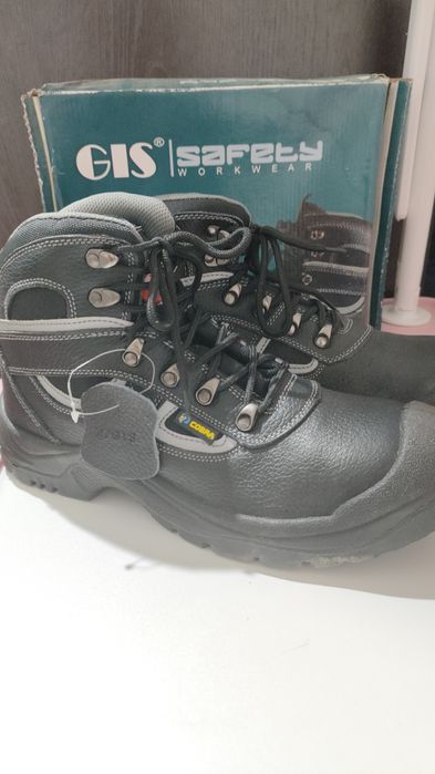 Продается новая спец.обувь