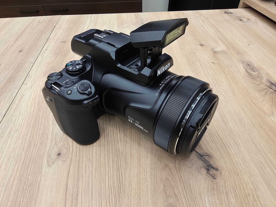 Camera Nikon P1100
