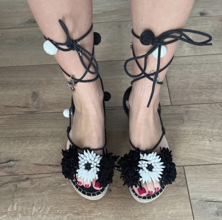 Sandale Bata cu siret pe glezna