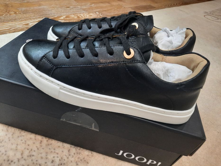 Продам сникерсы joop