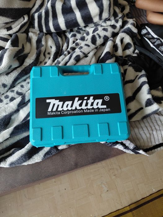 40 ron discutabil cutie pentru auto filetanta