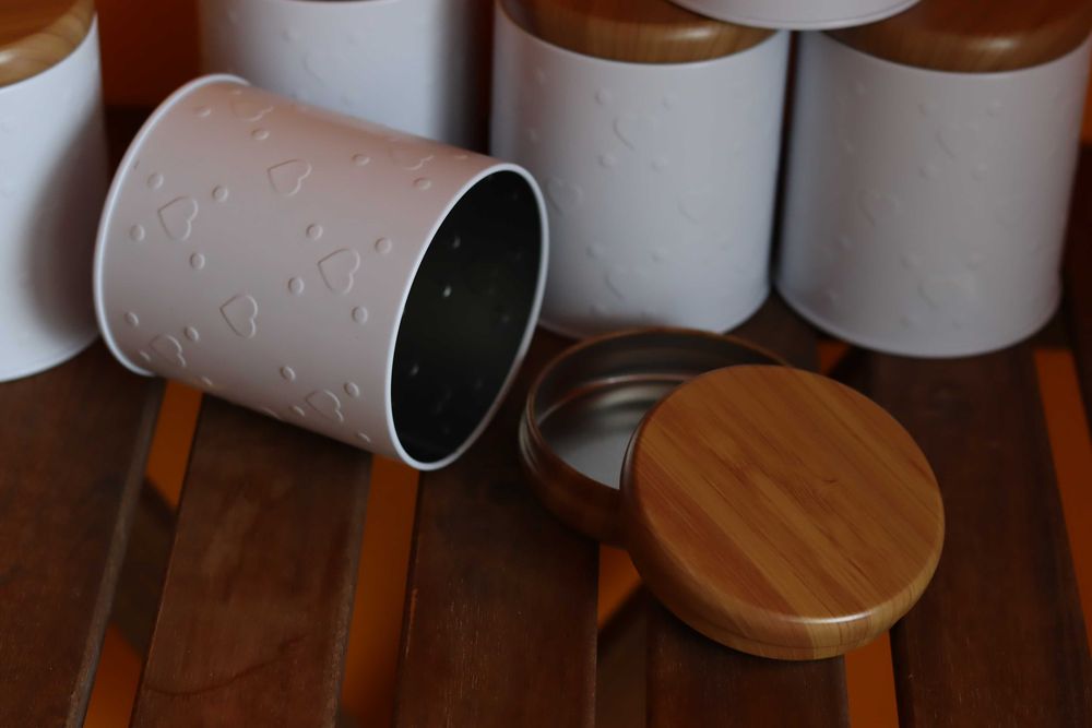 Комплект 6 броя бели метални кутии