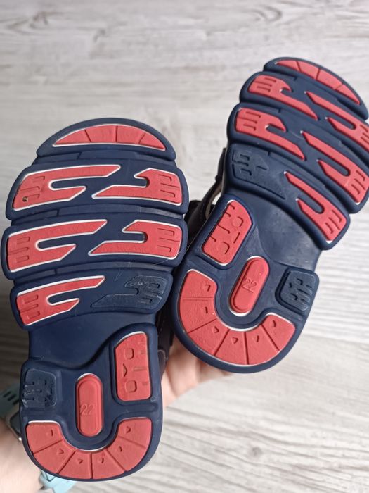 Продам сандали детские