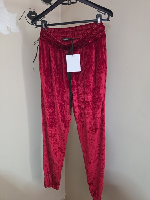 Pantaloni.  M noi