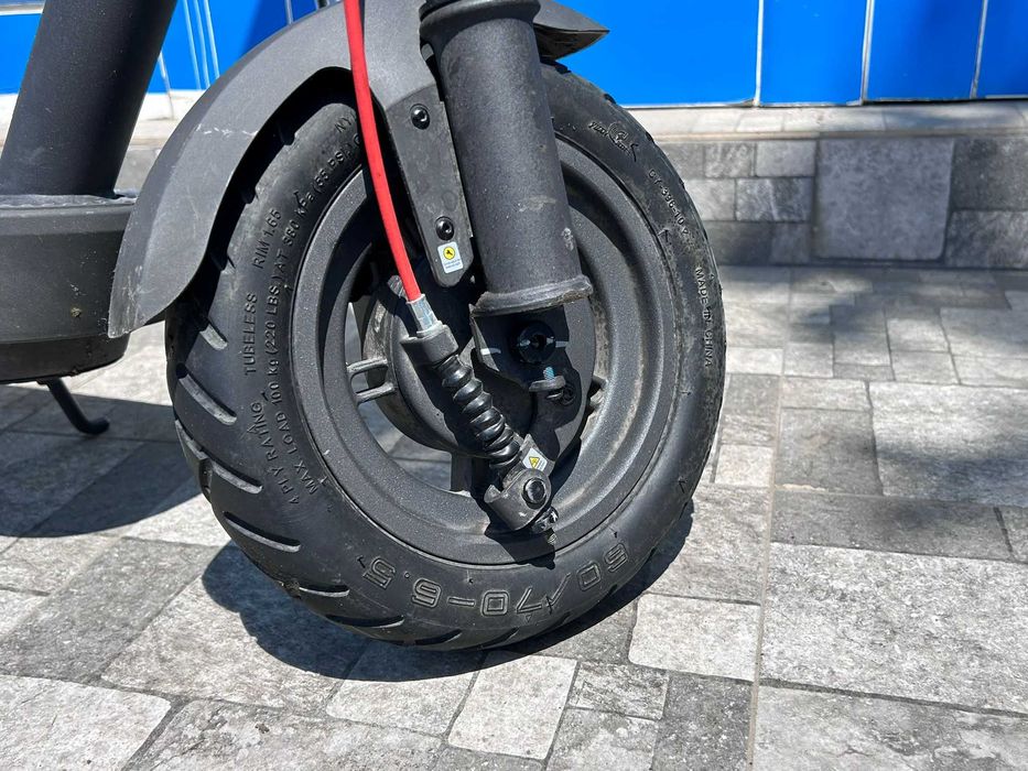 Trotinetă Electrică Xiaomi Scooter 5, 350 W, 10 Inch, Până la 25 km/h
