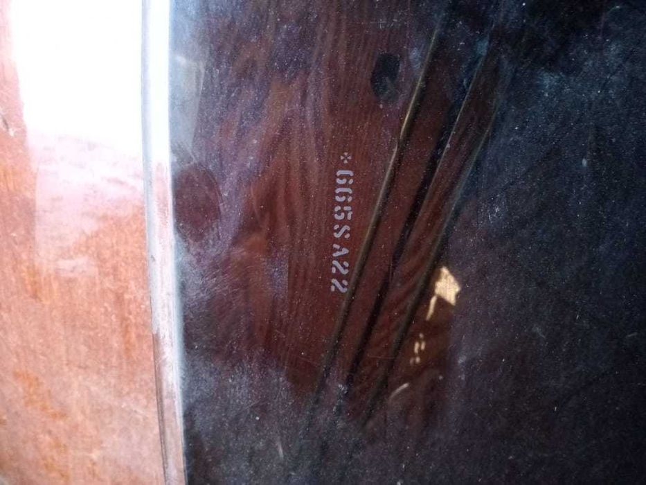 Заднее стекло оригинал на автомобиль BMW