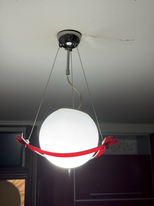 Продам люстры в комнату