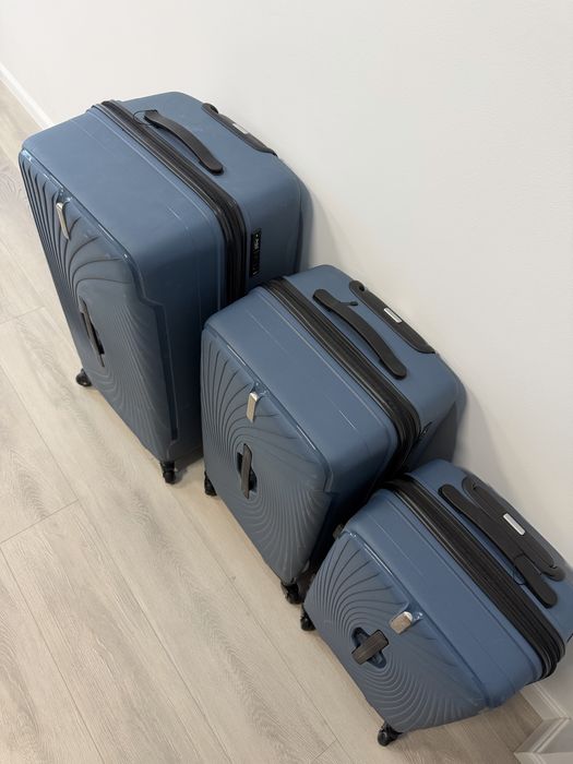 Продаю 3 чемодана