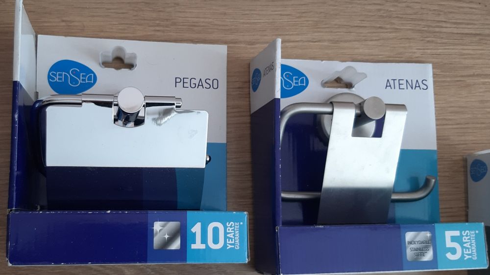 Оборудване баня / поставки сапун, кърпи, паста и четки, дозатор