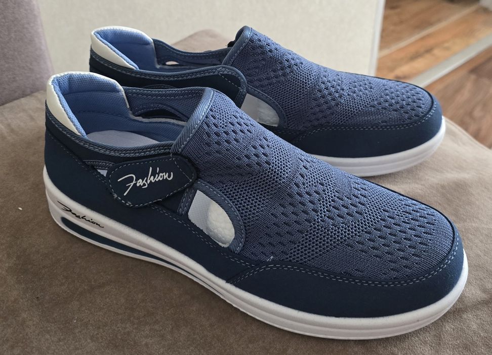 Кроссовки женские