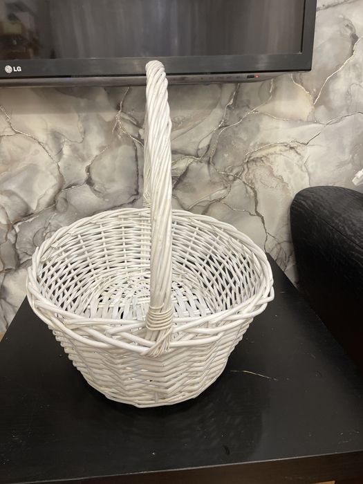 Продам плетенную корзинку
