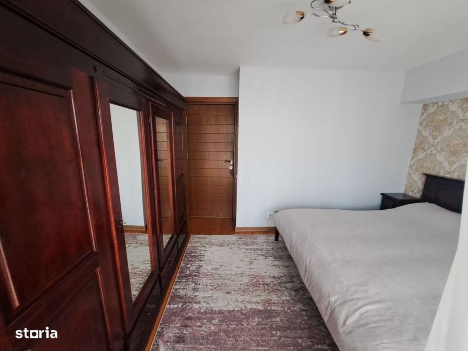 Apartament 3 camere, Decebal, 900 EUR/lună