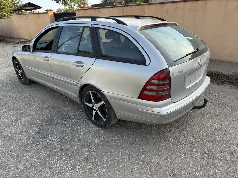 Продавам мерцедес ц200 на части само