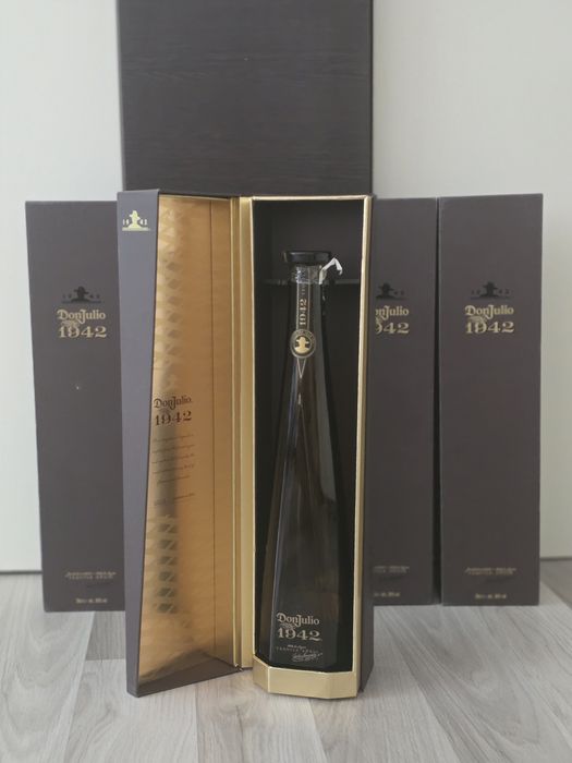 Lot 6 sticle goale Don Julio 1942 cu cutii originale - decor / bar