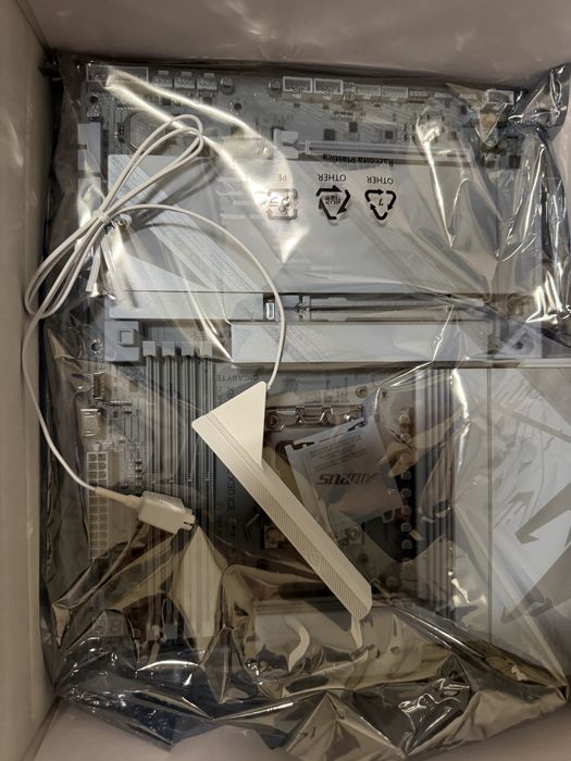 Gigabyte X870EAorus Elite X3D Ice (белая)