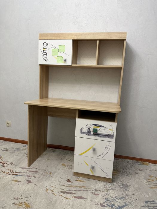 Продам письменный стол.