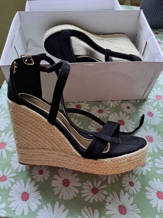 Сандали на платформа