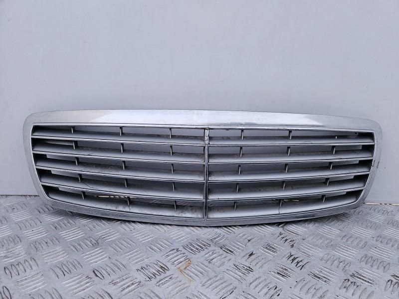 Grila centrala radiator cu defect Mercedes E-Class W211