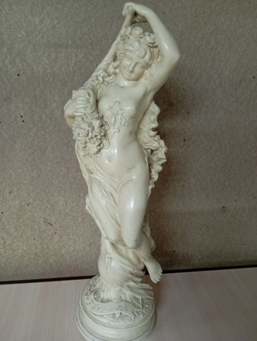 Антиквариат статуэтки