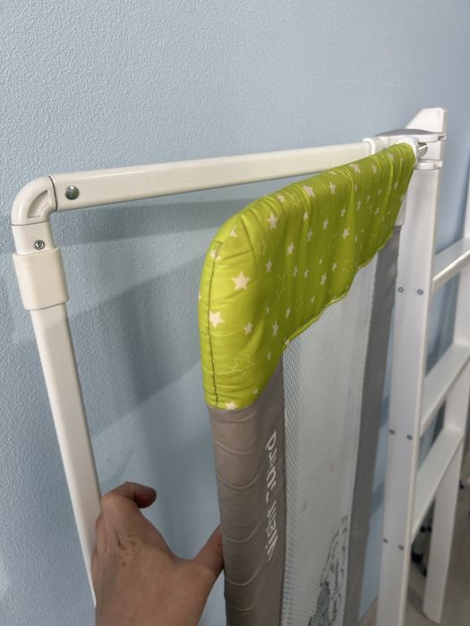 Продам защитный бортик для кровати