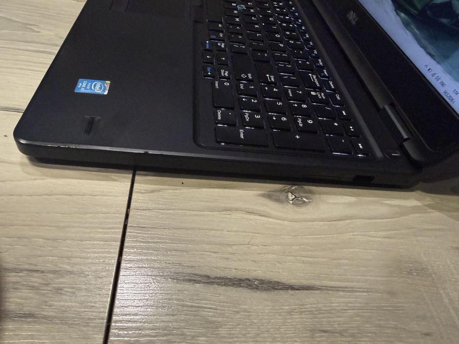 Dell Latitude E5550-i5 5300u/8гб/250гб ссд/Подсветка