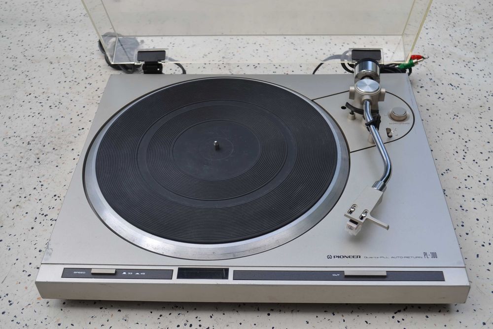 Pick up Pioneer PL 300