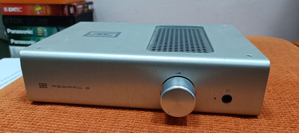 Vând amplificator de căști Schiit Asgard 2