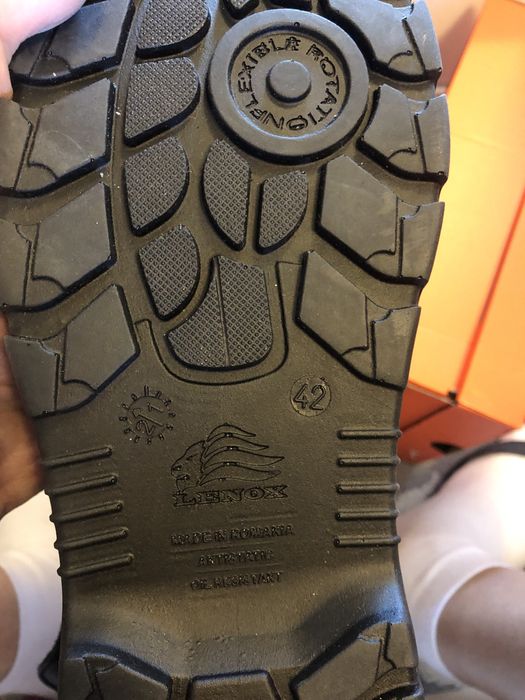 Bocanci piele noi masuri 40 si 42 noi in stare impecabila