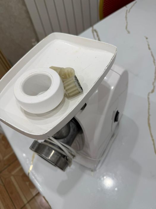 Продам электрическую мясорубку