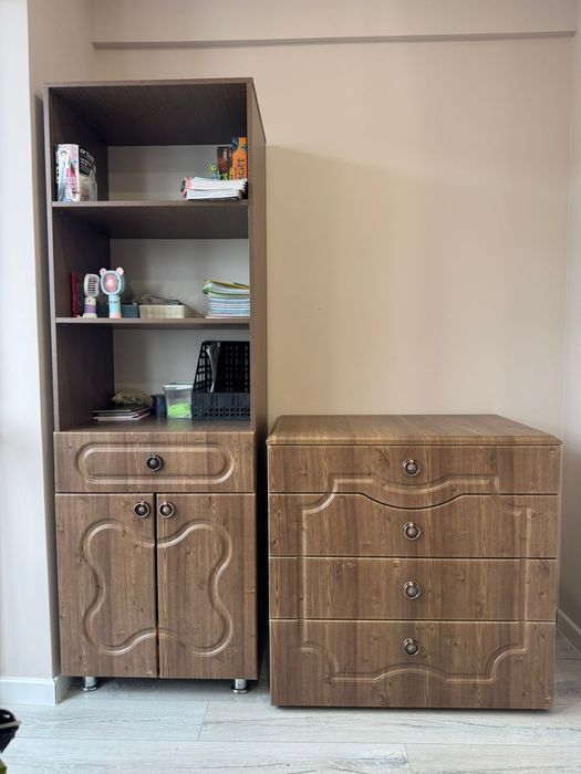 Продам шкаф-пенал и комод.