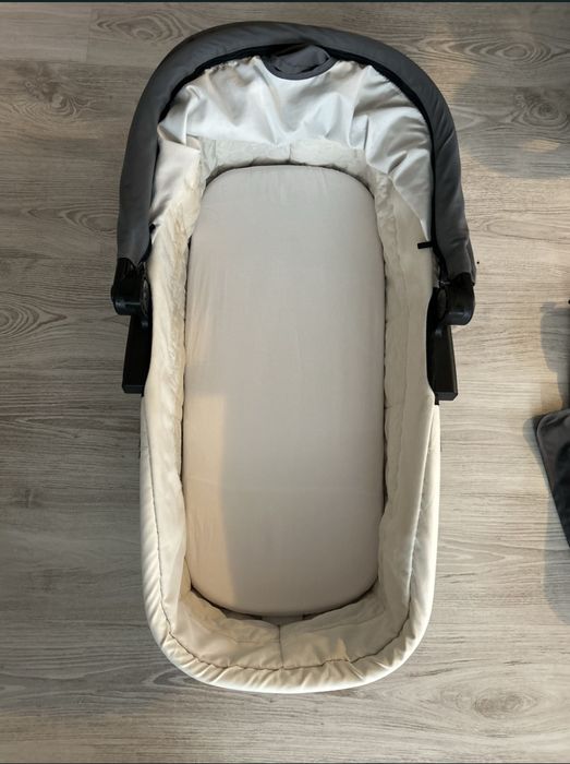 Cărucior și landou