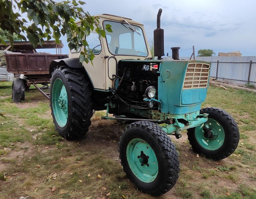 Трактор ЮМЗ-6 с прицепом