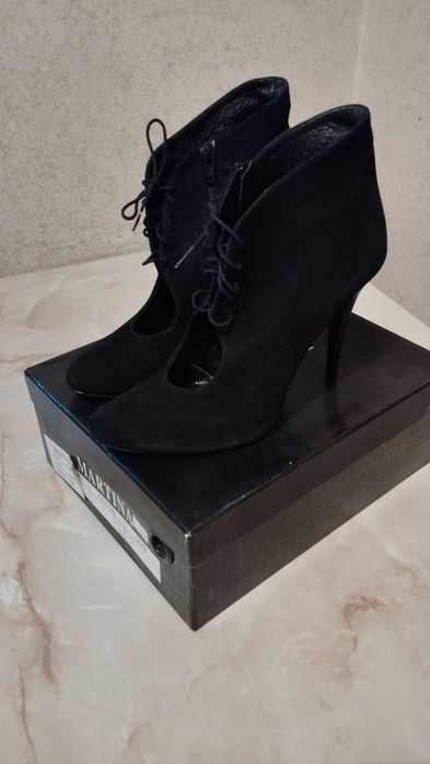 Стильные Полусапожки . Натуральная замша. Новые.