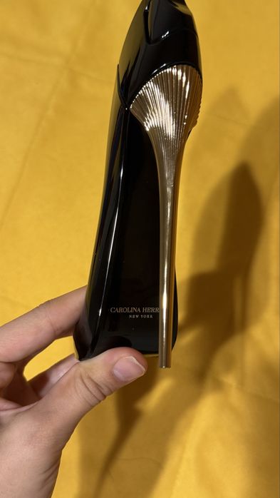 Оригинал парфюм Carolina Herrera