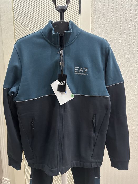 Костюм Armani EA7