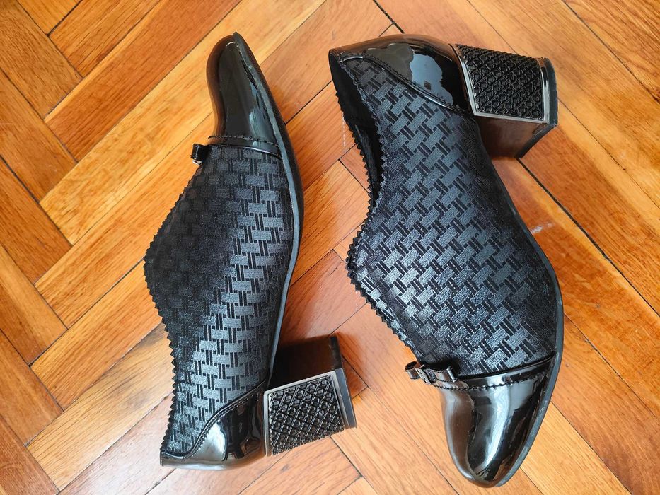 Дамски обувки Mat Star черни, лачени, с дебел ток, в отлично състояние