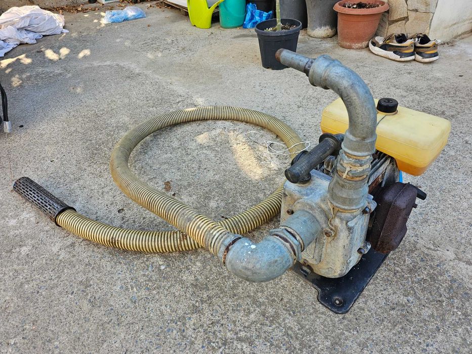 Бензинова Помпа за ВОДА .ITALY. ПЕРФЕКТНА..